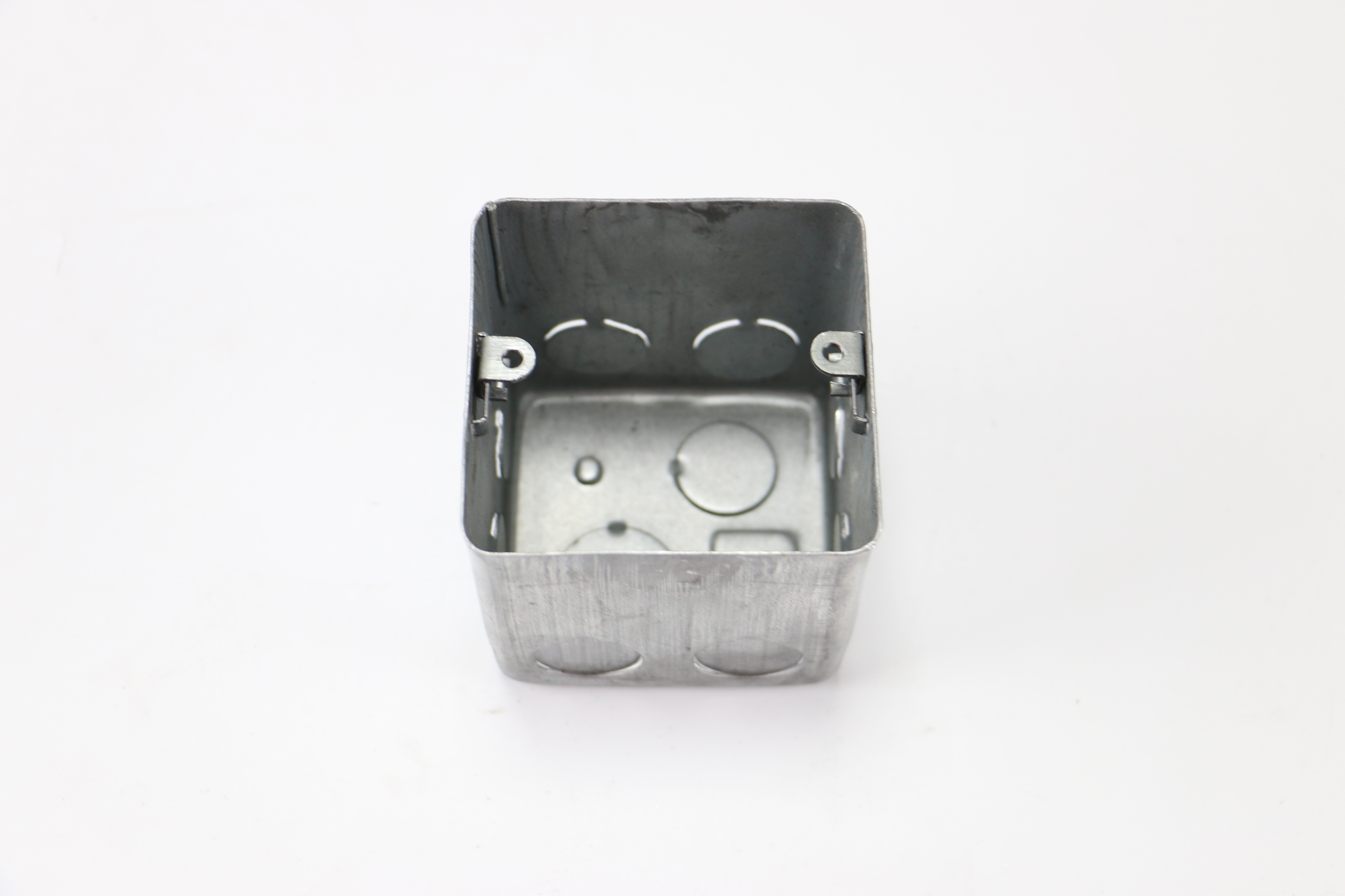 鍍鋅86線盒的特點(diǎn)是什么